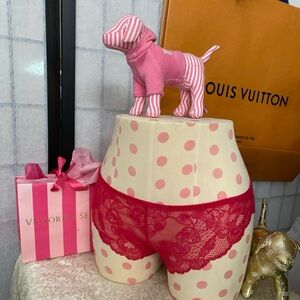 Victoria’s Secret NWT/NOS ‘10 Wom M Sheer Tanga Red Lace Panties